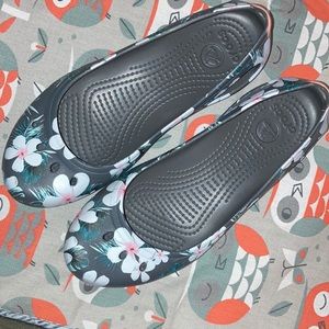 NWOT Crocs Size 8 Flats